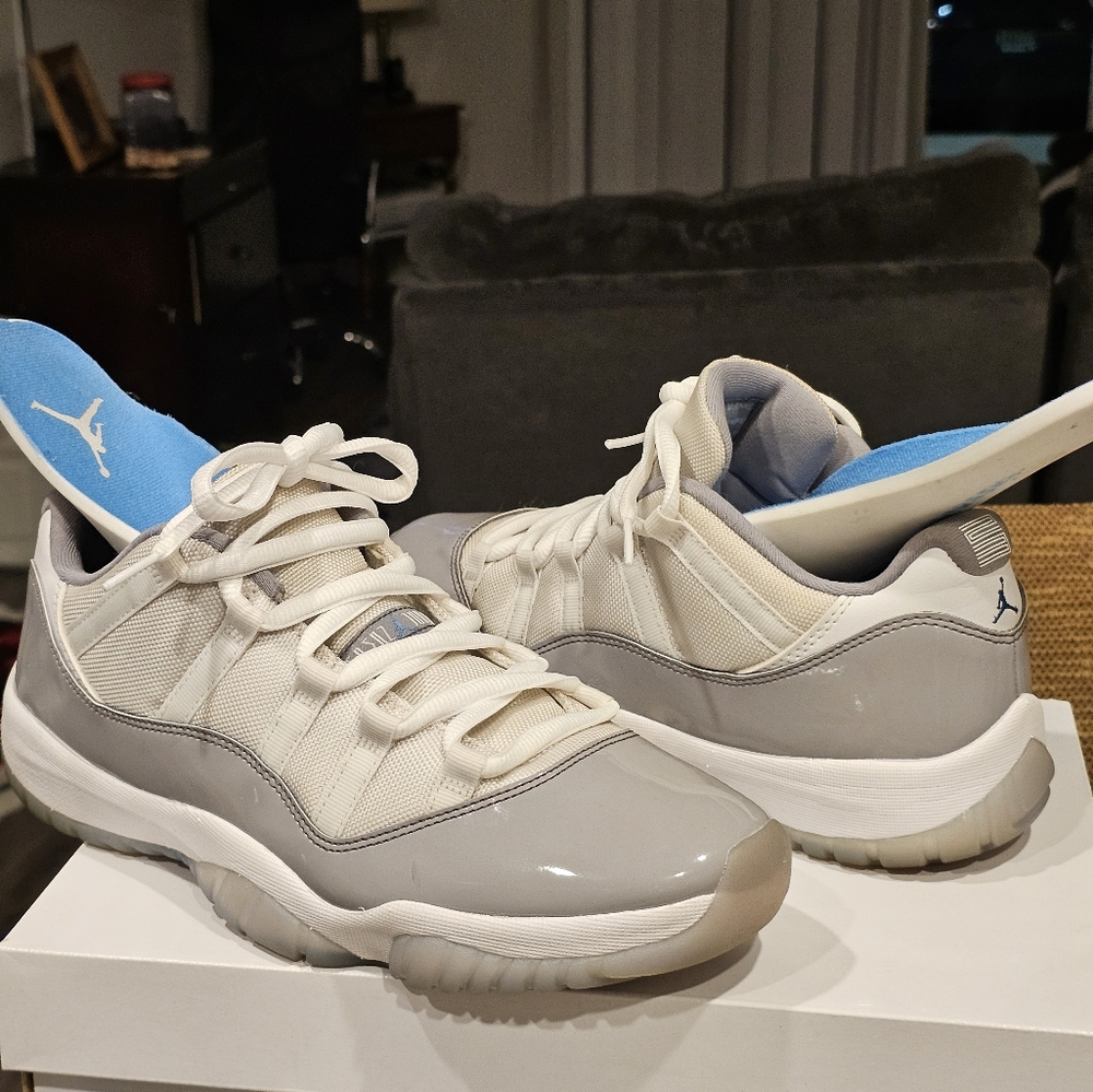 JORDAN 11 LOW CEMENT GREY SIZE 10